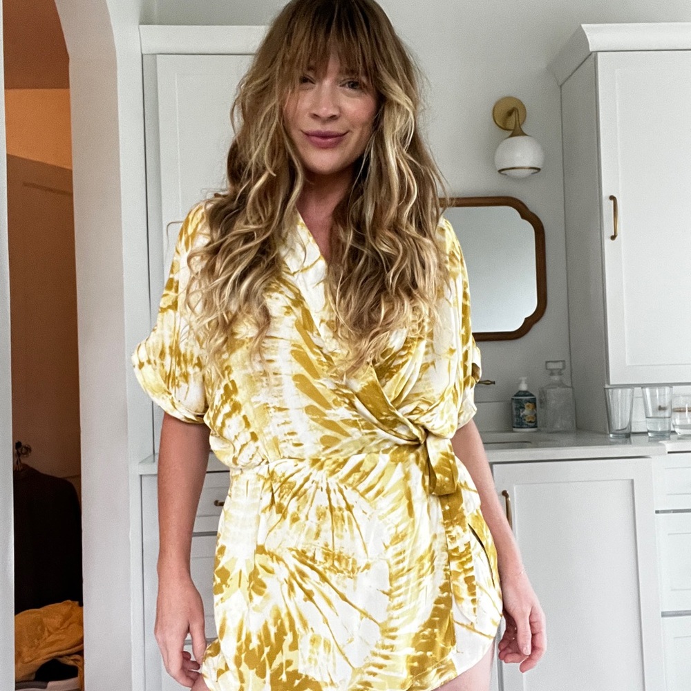 Umgee Yellow and White Tie-Dye kimono wrap Romper
